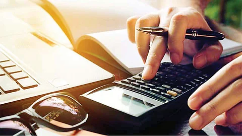 Budgte 2022 : सर्वसामान्य करदात्यांच्या पदरी निराशा