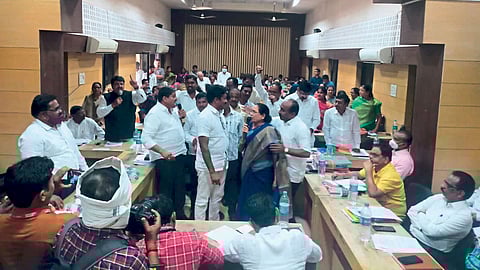 akola Zilla Parishad meeting ministry allocation Samrat Dongardive