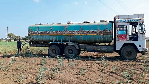 tanker water On Onion live yeola taluka