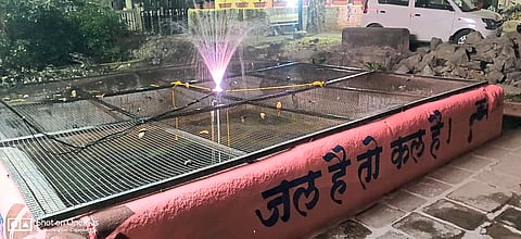 महादेव मंदिर परिसरातील
विहिरीवर आकर्षक कारंजे