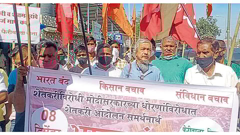 ‘आजच्या विद्यार्थी-चळवळी म्हणजे पक्षांच्या शाखा’