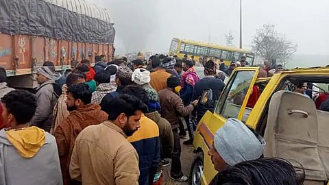 Accident of two school vehicles and student died