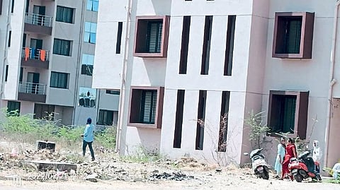 नांदेड : कौठ्याच्या महसूल इमारतींत नागरिकांचे अतिक्रमण