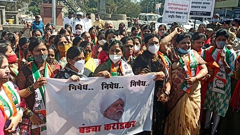 NCP Women agitation against Bandatatya Karadkar