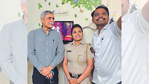 DGP Sanjay Pandey visited the house and congratulated the police constable couple