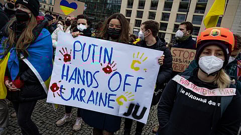 भारतीयांनो, युक्रेनमध्ये अडकलाय? या नंबरवर लावा फोन; सुटकेसाठी वाचा माहिती