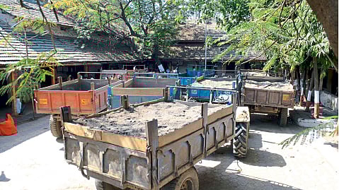 Illegal sand transportation tractors seized jalgaon