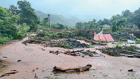 सह्याद्री पट्ट्यातील पर्यावरणाचा ऱ्हास हे आहे