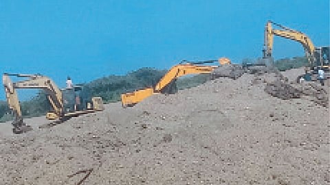 Illegal sand extraction Officials scam nanded