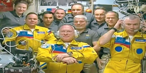 Russian astronauts wear dress color of Ukrainian flag New York