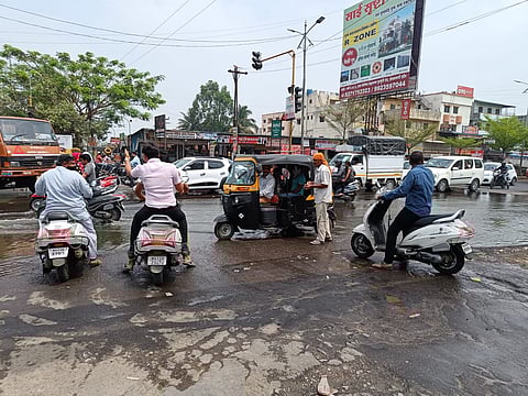 पुणे : शेवाळेवाडी फाट्यावरील चेंबर दुरुस्तीला मुहूर्त कधी?