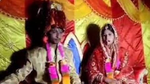 सरकारी नोकरीचा थाट; हुंड्यासाठी अडून बसलेल्या नवरदेवाचा Video Viral