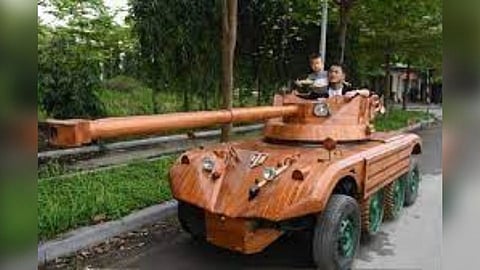 मुलासाठी वडिलांनी बनवला चक्क रणगाडा; खर्च केलं एवढे पैसे