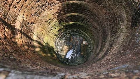 Lovers Suicide in well