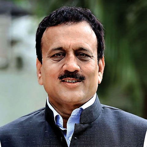 Eknath Khadse should give proof of taking money Girish Mahajan nashik