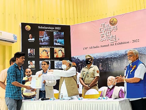 राज्यपालांच्या हस्ते कला प्रदर्शनाचे उद्घाटन