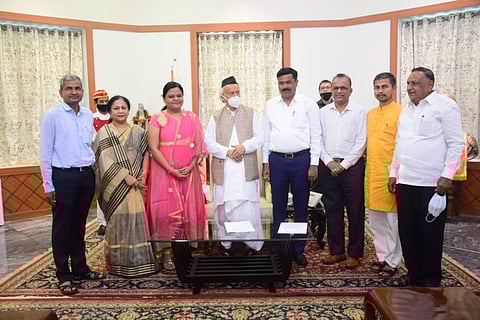 कुलगुरुंचा राजीनामा घ्यावा! सिनेट व व्यवस्थापन परिषदेच्या सदस्यांची राज्यपालांकडे मागणी