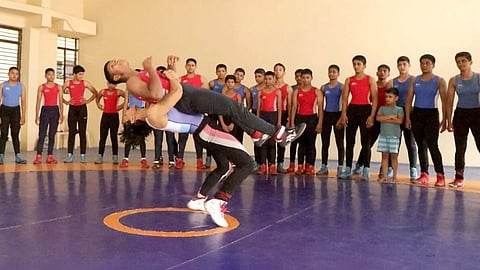 getting ready Many women wrestlers