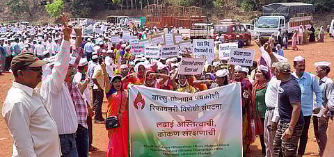 बारसू सोलगाव पंचक्रोशी रिफायनरी विरोधी संघटना यांच्यावतीने शासनाला निवेदन देण्यात आले.