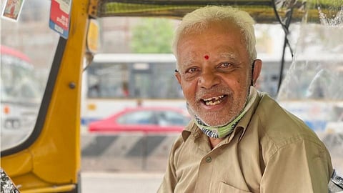 याड लावणारं इंग्रजी; तरुणीनं शेअर केली 74 वर्षीय रिक्षाचालकाची कहाणी