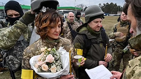 Ukrainian Couple Married In Warzone