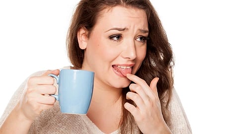 गरमा गरम पदार्थ खाताना जीभेला भाजलं? 'हे' 6 उपाय देतील आराम
