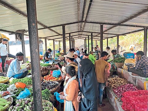 आठवडा बाजार