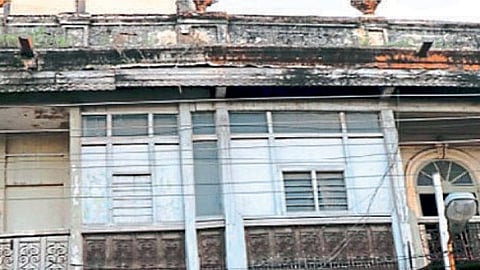 ignoring the structural audit of old buildings akola Municipal Corporation