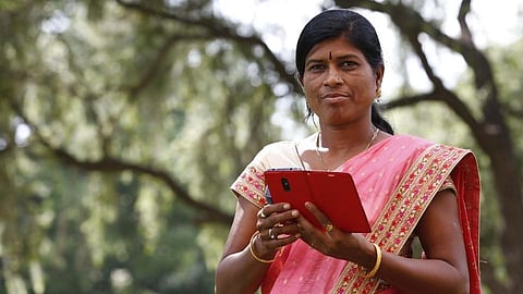 Women's Day 2022 : महिलांना आत्मनिर्भर बनविणाऱ्या कमल कुंभार आहेत कोण?