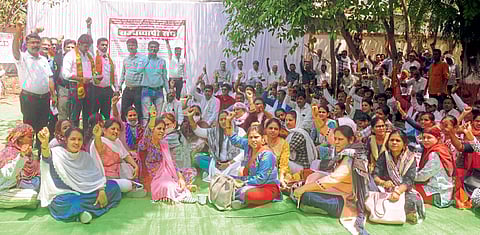 banks msedcl workers on strike Anganwadi workers also on strike nagpur