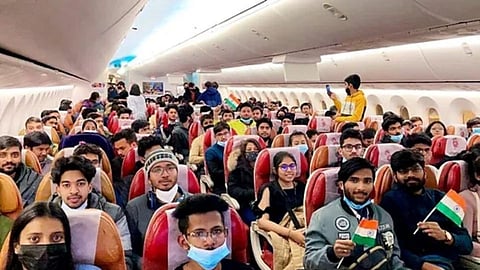 युक्रेनमधून आज 2,135 भारतीयांना काढलं बाहेर; नागरी उड्डाण मंत्रालयाची माहिती