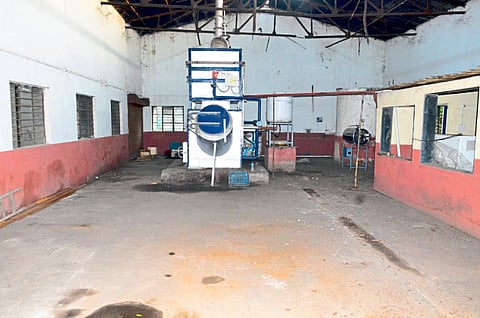 ८० लाखांची यंत्रसामग्री गंजत पडून