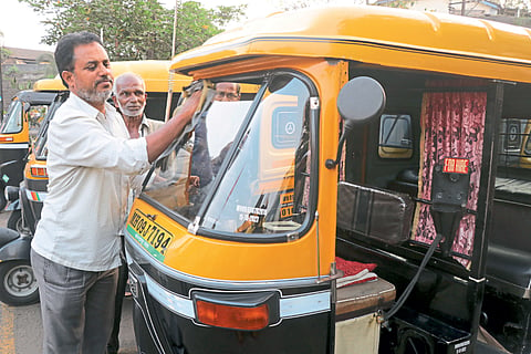 सोलापूर : रिक्षाचालक खूश, प्रवासी मेटाकुटीला !