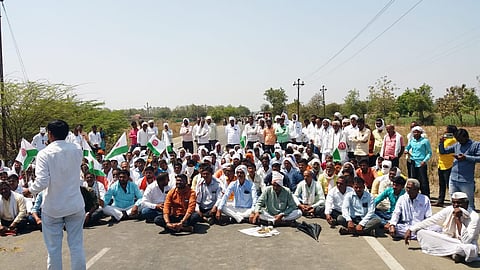 Rasta roko agitation of Swabhimani Shetkari Sanghatana Baliraja Sugar Factory parbhani