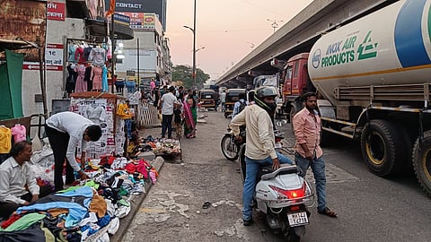 Hadapsar flyover Peddlers
Pathariwale