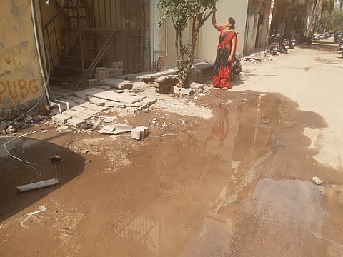 रसल्त्यावर आलेले पाणी