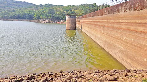 धरण उशाला अन् कोरड घशाला!