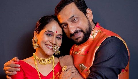 prasad oak and manjiri oak