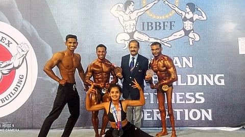 नाशिकच्या आशिष बोबटेने आणि कृष्णा चव्हाण या शरीरसौष्ठवपटूंनी सुवर्णपदक पटकावले आहे.