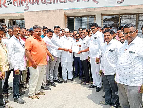 Poultry commercial issue statement given to Tehsildar