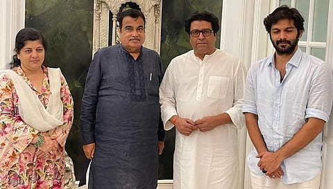 मविआवरील टीकेनंतर नितीन गडकरी राज ठाकरेंच्या घरात; युतीची चर्चा जोरात