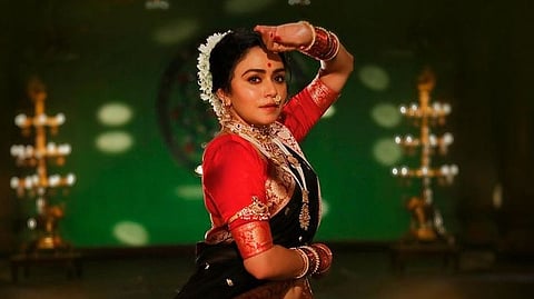 chandramukhi movie new song bai g.. ' amruta khanvilkar