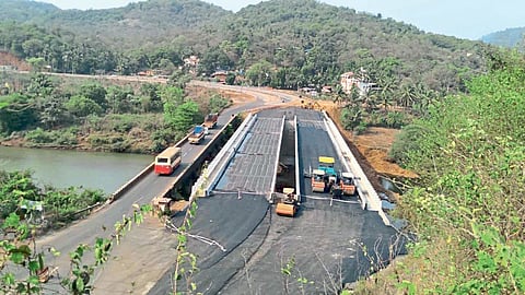 Four bridges remain in danger Highways Authority Bridges will be repaired in six lane highway satara