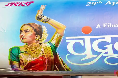 amruta khanvilkar on airport