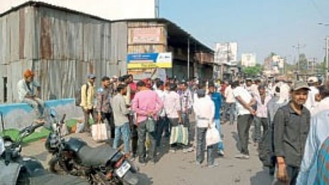 मजूर अड्ड्यांवरील श्रमिकांना भूक रोजगाराची