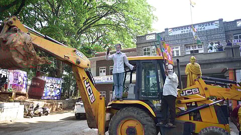 जहांगीरपुरीतील बुलडोझर्सनी चालविलेले उद्धवस्तीकरण त्वरीत थांबवा