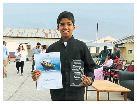 आदित्यला मिळाला ‘नवोदित कलाकार’ पुरस्कार