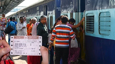 Railway Ticket : रेल्वेचे संगणीकृत तिकीट आरक्षण बंद!