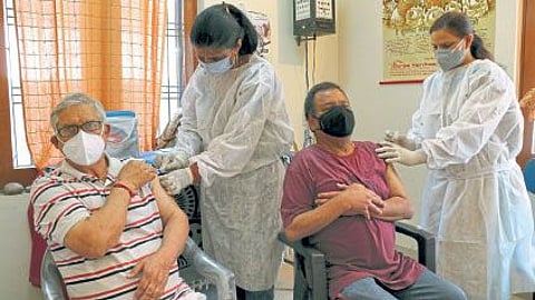 Corona raises tension again UP mask mandatory 24 hours 214 patients died in country