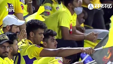 india u19 world cup star rajvardhan hangargekar in crowd during csk vs mi photo viral
